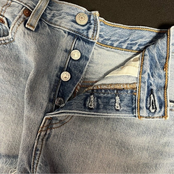 Levi’s 501 Shorts Women 27 High Rise Cut Off Jean Light Wash Button Fly B4 - Picture 8 of 9